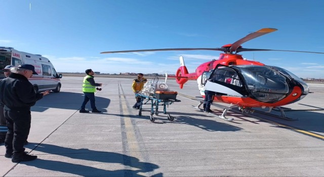 12 günlük bebek, helikopterle Vana sevk edildi