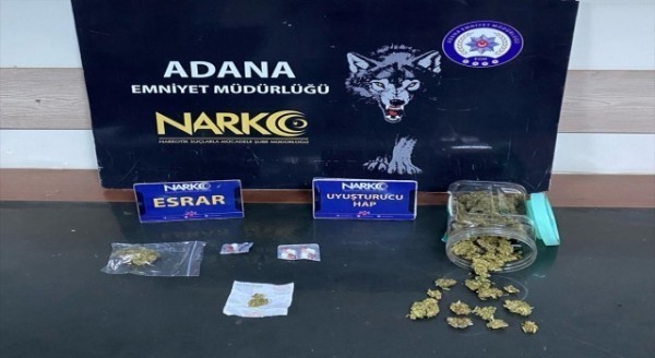 Adana’da uyuşturucu operasyonunda yakalanan 2 zanlıdan biri tutuklandı