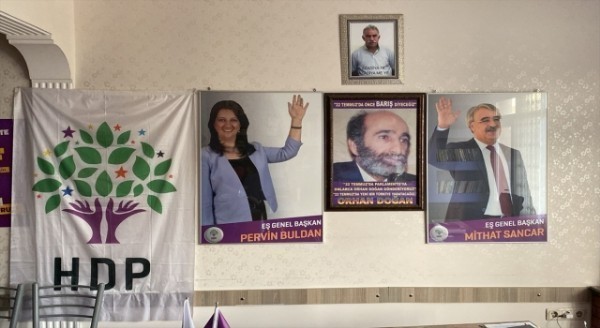 İzmir’deki terör operasyonunda HDP il ve ilçe yöneticisi 3 kişi gözaltına alındı