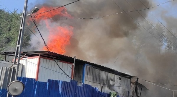 Sarıyer’de kağıt deposunda yangın çıktı