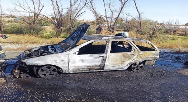 Aksaray’da seyir halindeki otomobil alev aldı, sürücü yaralandı