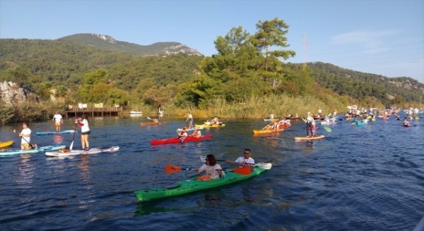 Muğla’da Cumhuriyet’in 100. yılında yaklaşık 220 kanocu kürek çekti