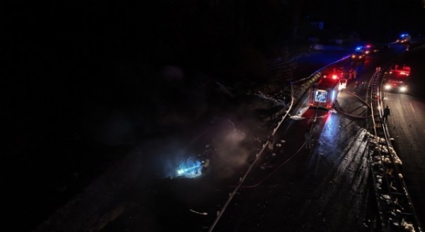 Erzurum’da devrilerek alev alan tankerin sürücüsü öldü