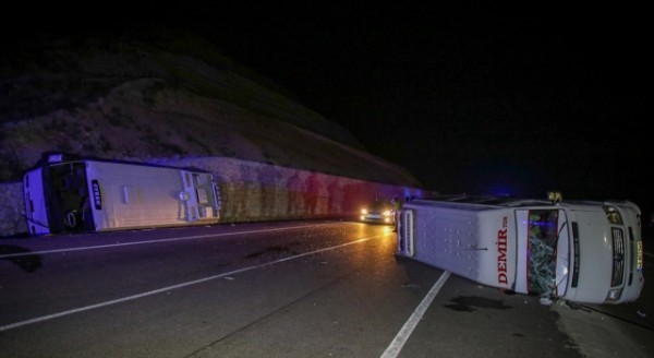 Uşak’ta iki işçi servisinin çarpıştığı kazada 28 kişi yaralandı