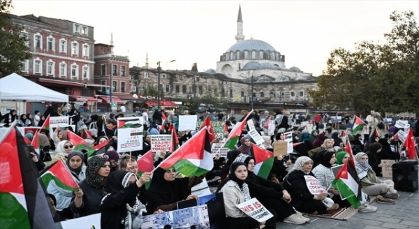 İstanbul’da Filistin için oturma eylemine Arap kadın STK’lerinden destek