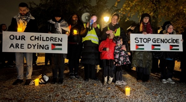 Hollanda’da anneler, Gazze’de öldürülen çocuklar için yürüdü