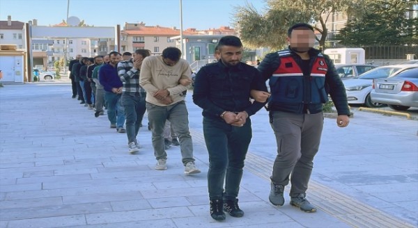 Niğde’de uyuşturucu operasyonunda 21 zanlı yakalandı