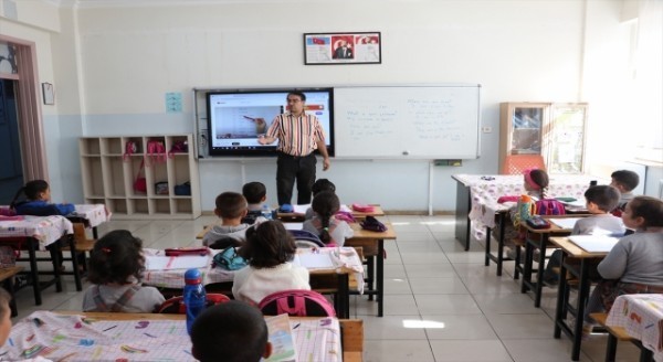 Onlarca dil bilen İngilizce öğretmeni yeni diller öğreniyor