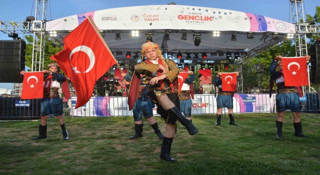 19 Mayıs Gençlik Festivali binlerce gencin katılımıyla başladı