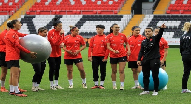 21 yaşında futbolu bıraktı; 29 yaşında A Milli Kadın Futbol Takımına yardımcı antrenör oldu