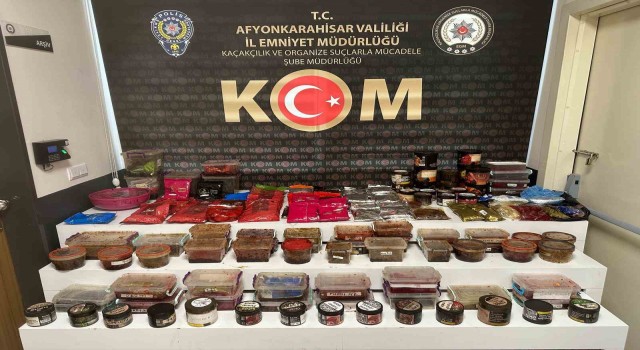 3 iş yerine baskın yapan ekipler 70 kilogram kaçak nargile tütünü ele geçirdi