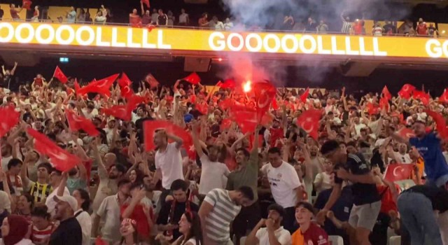 A Milli Futbol Takımının çeyrek final heyecanı Beşiktaş Tüpraş Stadyumunda yaşandı