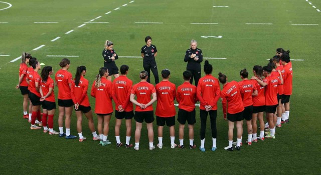 A Milli Kadın Futbol Takımı, hazırlıklarını sürdürdü