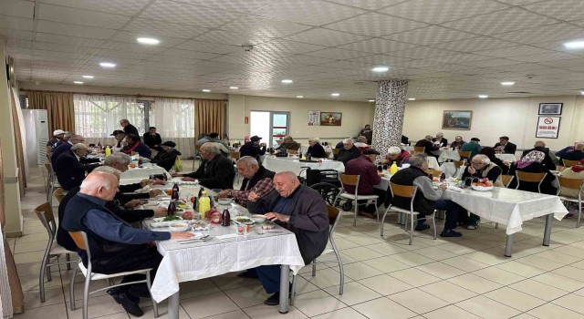 Adanalı kebapçı sosyal projelerle binlerce kişiye ulaşıyor