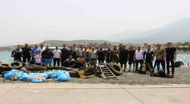 Akdenizden balık yerine sandalye, lastik ve merdiven çıktı