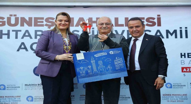 Antalya Güneş Mahallesinde hak sahiplerine anahtarları teslim edildi