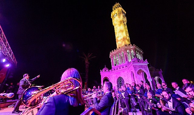 Atatürk Meydanı'nda Cumhuriyet ruhuna yakışır konser