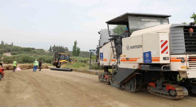 Aydın Büyükşehir Belediyesinden Karacasuda yol yapım çalışması