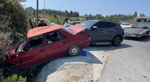 Aydın'da iki otomobilin çarpıştığı kazada 5 kişi yaralandı