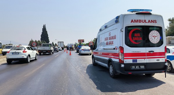 Aydın'da otobüsle minibüsün çarpışması sonucu 15 kişi yaralandı