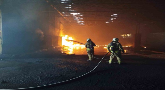 Ayvalıkta pirina fabrikasında patlayan kazandan çıkan yangın korkuttu