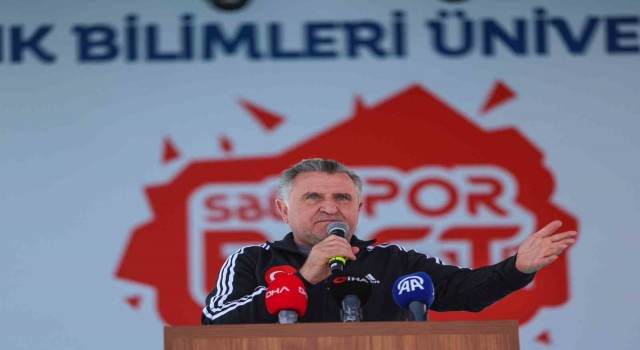 Bakan Bak: “Üniversitelerde sporu önemsiyoruz, gençlerimizin spor yapmasını istiyoruz”