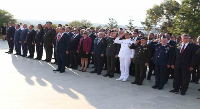 Bakan Güler, KKTC Kurucu Cumhurbaşkanı Denktaş ve Fazıl Küçükün kabrini ziyaret etti