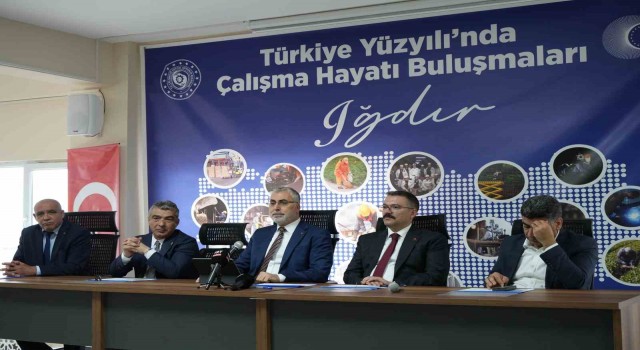 Bakan Işıkhan: Yürüdüğümüz her yolu halkımızla birlikte omuz omuza yürüdük ve yürümeye  devam ediyoruz