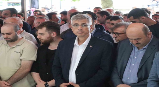 Bakan Memişoğlu Rizede cenazeye katıldı