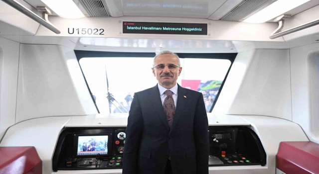 Bakan Uraloğlu: “İstanbul Havalimanı metrolarında ilk defa kullanılan demiryolu hat altyapı sistemini kullandık”