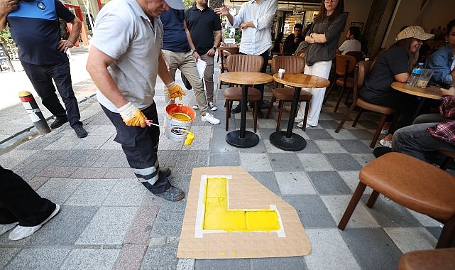 Bakırköy Zabıtasının kaldırım işgaline karşı çalışması devam ediyor.