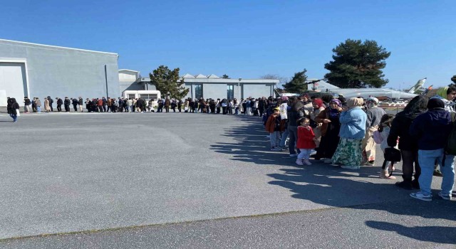 Bakırköyde SOLOTÜRK ekibine yoğun ilgi