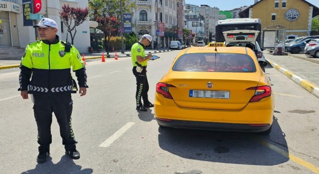 Bandırmada trafik denetimlerinde 59 sürücünün ehliyetine el konuldu