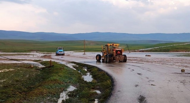 Başkalede tarım arazileri sel suları altında kaldı