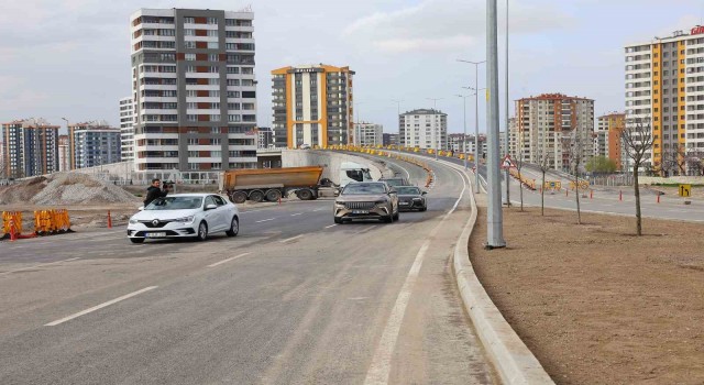 Başkan Büyükkılıç; 150 milyon TLlik yolu TOGG ile deneyimledi