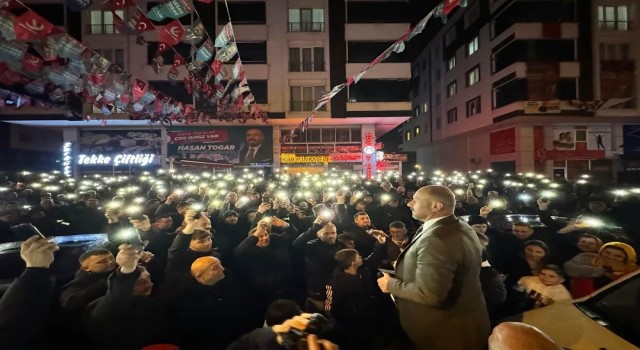 Başkan Togardan seçmenlere: “Türkiyenin okuyacağı bir sevda hikayesi yazıyorsunuz”