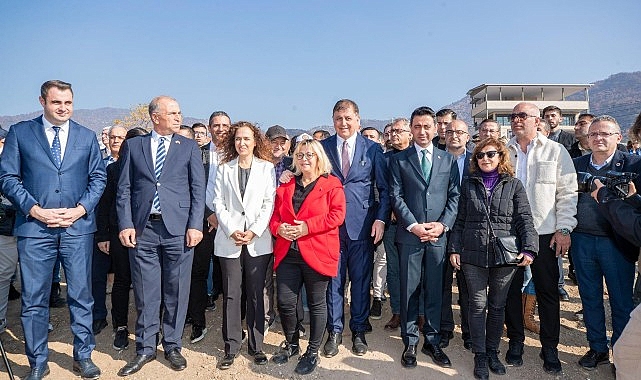 Başkan Tugay, bal ormanına fidan dikti