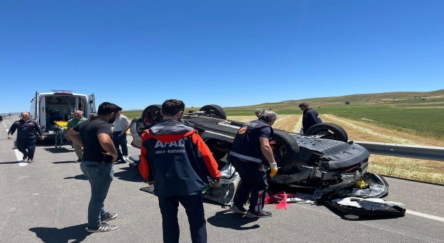 Bayburtta gelin arabası ile traktör çarpıştı: 7 yaralı