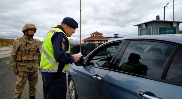 Bayburtta jandarma ekiplerinden bayram öncesi dronlu denetim