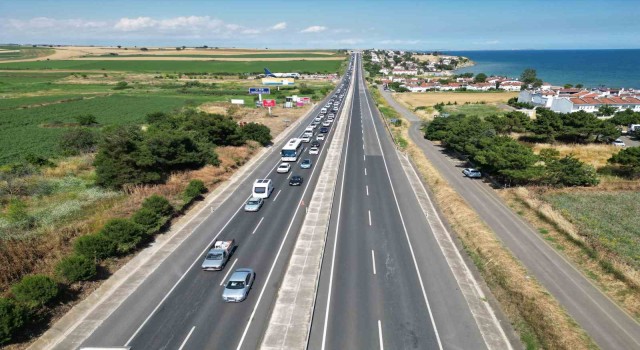 Bayram trafiği dron kamerasında: İstanbul-Tekirdağ yolunda büyük yoğunluk