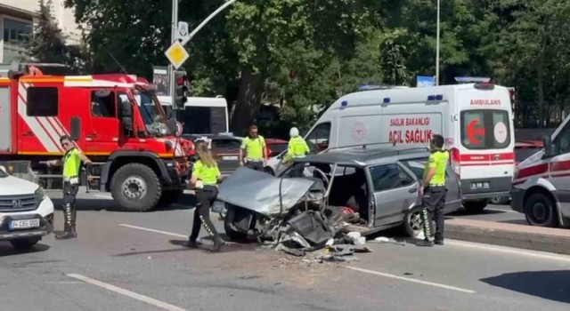 Bayramın ilk gününde Kağıthanede feci kaza: 5 yaralı