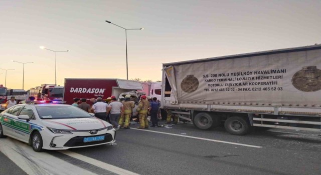 Beykoz Kuzey Marmara Otoyolunda 2 tır ile 1 kamyonet birbirine girdi: 3 yaralı