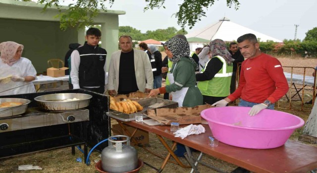 Bigadiçde Altıkaraağaç Dedesi hayrı yapıldı