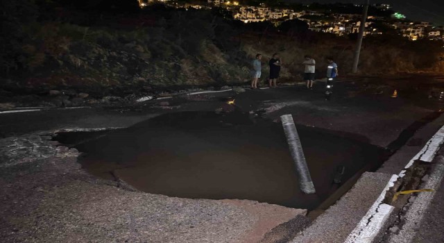 Bodrumda su hattı bomba gibi patladı, yine tonlarca su israf oldu