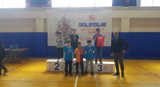 Bozüyük Belediyesi satranç sporcuları turnuvadan madalyalarla döndü