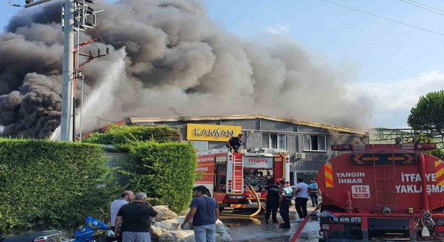 Bursada sandalye fabrikasında yangın