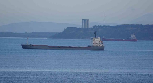 Çanakkale Boğazında makine dairesinde yangın çıkan gemi Karanlık Limana demirletildi