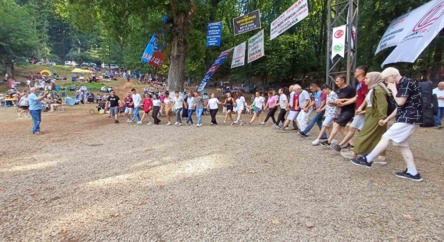 Çınarcıkta 4. Karadeniz Şenlikleri renkli görüntülere sahne oldu