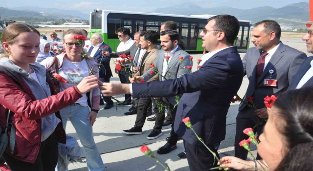 Corendonun ilk Brüksel uçuşuna görkemli karşılama