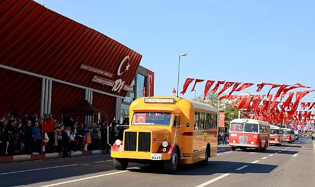 Cumhuriyetin 100. Yılına Tanık İETT Otobüslerinden Nostaljik Geçit